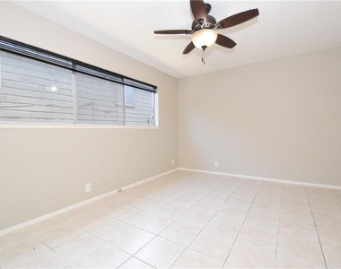 2404 Longview St - Photo Thumbnail 4