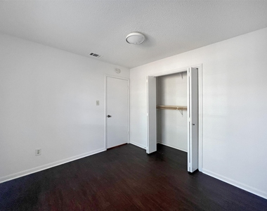 2010 Alex Ave - Photo Thumbnail 16