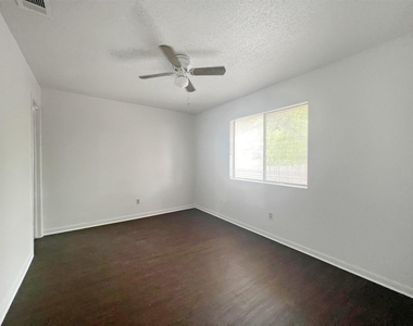 2010 Alex Ave - Photo Thumbnail 10