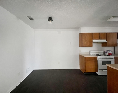2010 Alex Ave - Photo Thumbnail 7