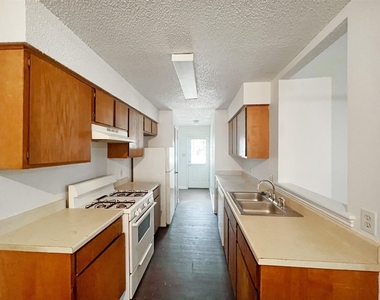 2010 Alex Ave - Photo Thumbnail 4