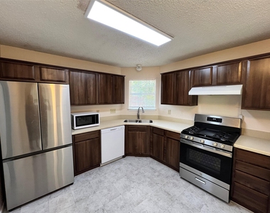 16202 Edgerly Ct - Photo Thumbnail 10