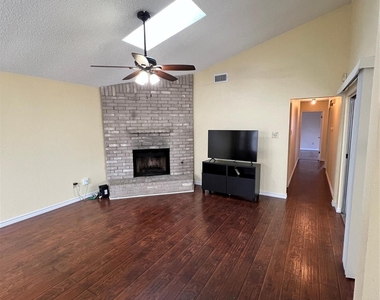 16202 Edgerly Ct - Photo Thumbnail 3