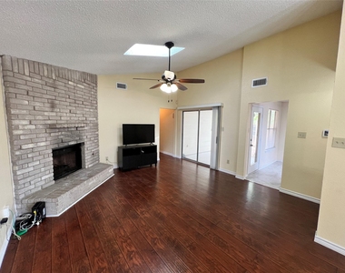 16202 Edgerly Ct - Photo Thumbnail 6
