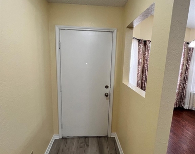 16202 Edgerly Ct - Photo Thumbnail 2
