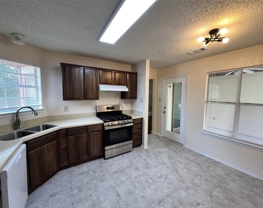 16202 Edgerly Ct - Photo Thumbnail 9