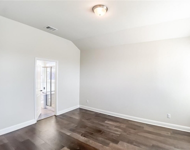 309 Cyril Dr - Photo Thumbnail 13