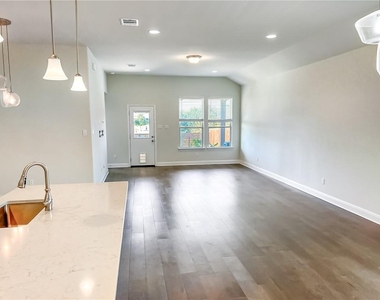 309 Cyril Dr - Photo Thumbnail 9