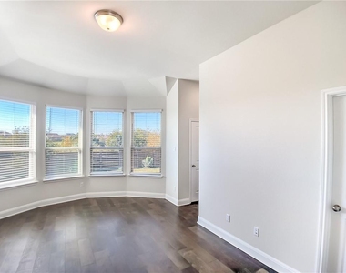 309 Cyril Dr - Photo Thumbnail 12