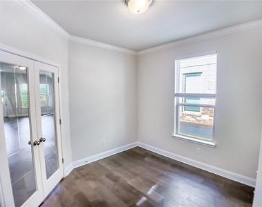 309 Cyril Dr - Photo Thumbnail 7