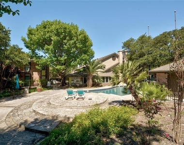 7685 Northcross Dr - Photo Thumbnail 19