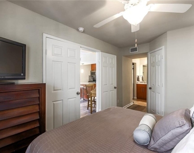 7685 Northcross Dr - Photo Thumbnail 12