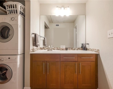 7685 Northcross Dr - Photo Thumbnail 13