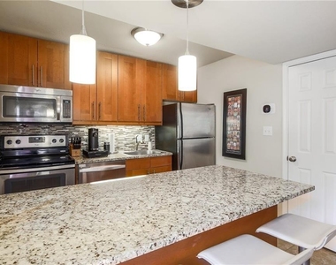 7685 Northcross Dr - Photo Thumbnail 8