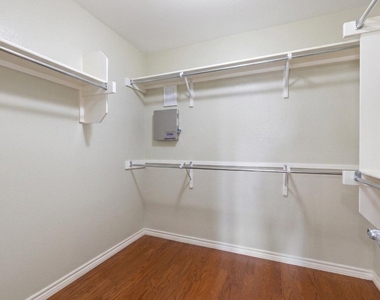1121 Sweet Gum Dr - Photo Thumbnail 18