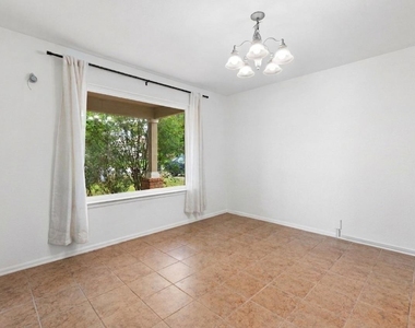1121 Sweet Gum Dr - Photo Thumbnail 11