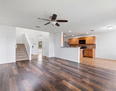 1121 Sweet Gum Dr - Photo Thumbnail 4