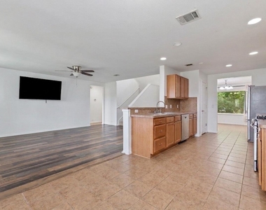 1121 Sweet Gum Dr - Photo Thumbnail 7
