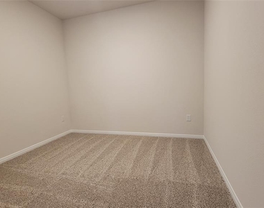 179 Sweetwater Dr - Photo Thumbnail 8