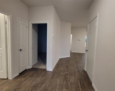 179 Sweetwater Dr - Photo Thumbnail 7