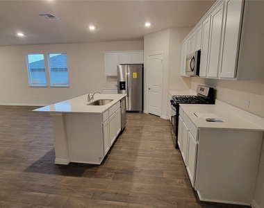 179 Sweetwater Dr - Photo Thumbnail 2
