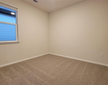 179 Sweetwater Dr - Photo Thumbnail 12