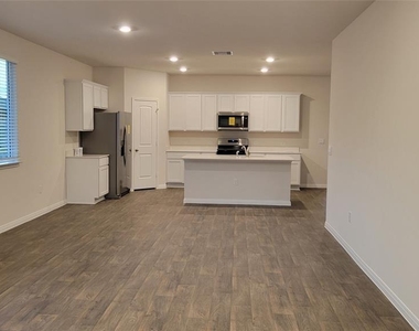 179 Sweetwater Dr - Photo Thumbnail 3