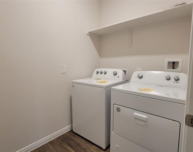 179 Sweetwater Dr - Photo Thumbnail 13