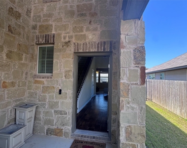 321 Callahan Ln - Photo Thumbnail 5