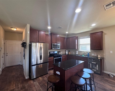 321 Callahan Ln - Photo Thumbnail 13