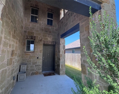 321 Callahan Ln - Photo Thumbnail 4