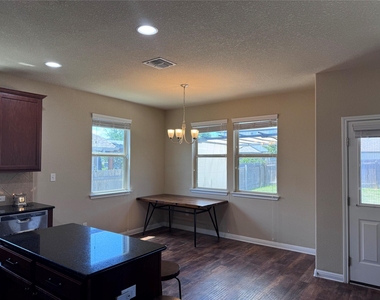321 Callahan Ln - Photo Thumbnail 14