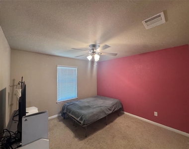 321 Callahan Ln - Photo Thumbnail 19
