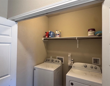321 Callahan Ln - Photo Thumbnail 15