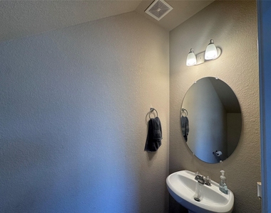 321 Callahan Ln - Photo Thumbnail 16