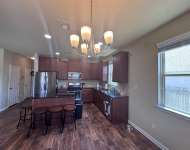 321 Callahan Ln - Photo Thumbnail 11
