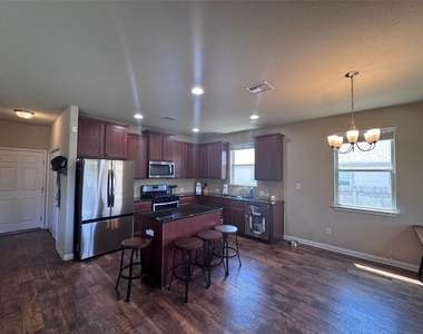 321 Callahan Ln - Photo Thumbnail 10
