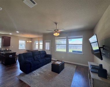 321 Callahan Ln - Photo Thumbnail 8