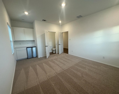 1018 Ascari Ct - Photo Thumbnail 5