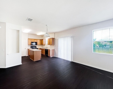4712 Lake Champlain Ln - Photo Thumbnail 6