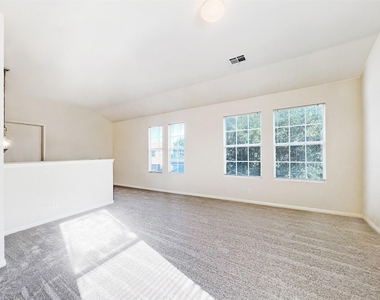 4712 Lake Champlain Ln - Photo Thumbnail 12