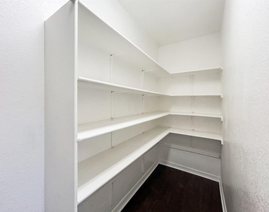 4712 Lake Champlain Ln - Photo Thumbnail 8