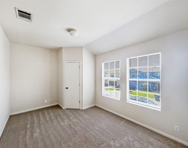 4712 Lake Champlain Ln - Photo Thumbnail 19
