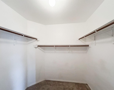 4712 Lake Champlain Ln - Photo Thumbnail 18