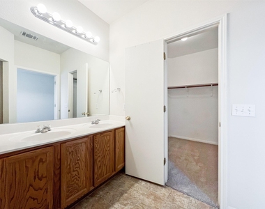 4712 Lake Champlain Ln - Photo Thumbnail 17