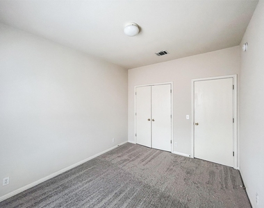 4712 Lake Champlain Ln - Photo Thumbnail 22