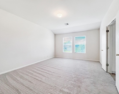 4712 Lake Champlain Ln - Photo Thumbnail 13
