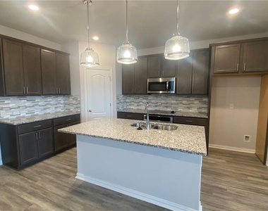 609 Silent Creek Cv - Photo Thumbnail 8