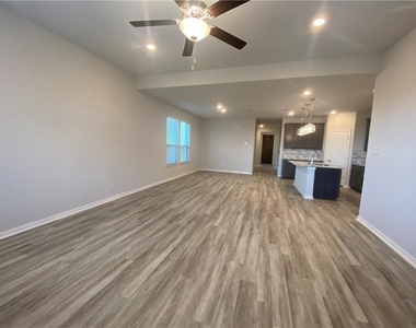 609 Silent Creek Cv - Photo Thumbnail 13