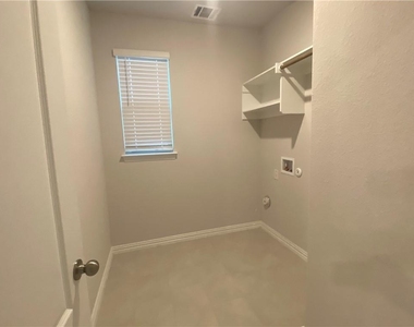 609 Silent Creek Cv - Photo Thumbnail 6